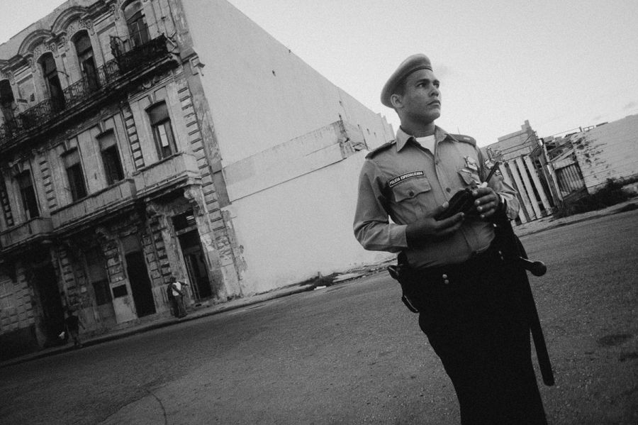 Reportage & Storytelling 9 Bild von Polizist in Kuba - Reportage Workshop